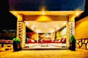 Cheerful & luxurious 5-bedroom Villa -free parking